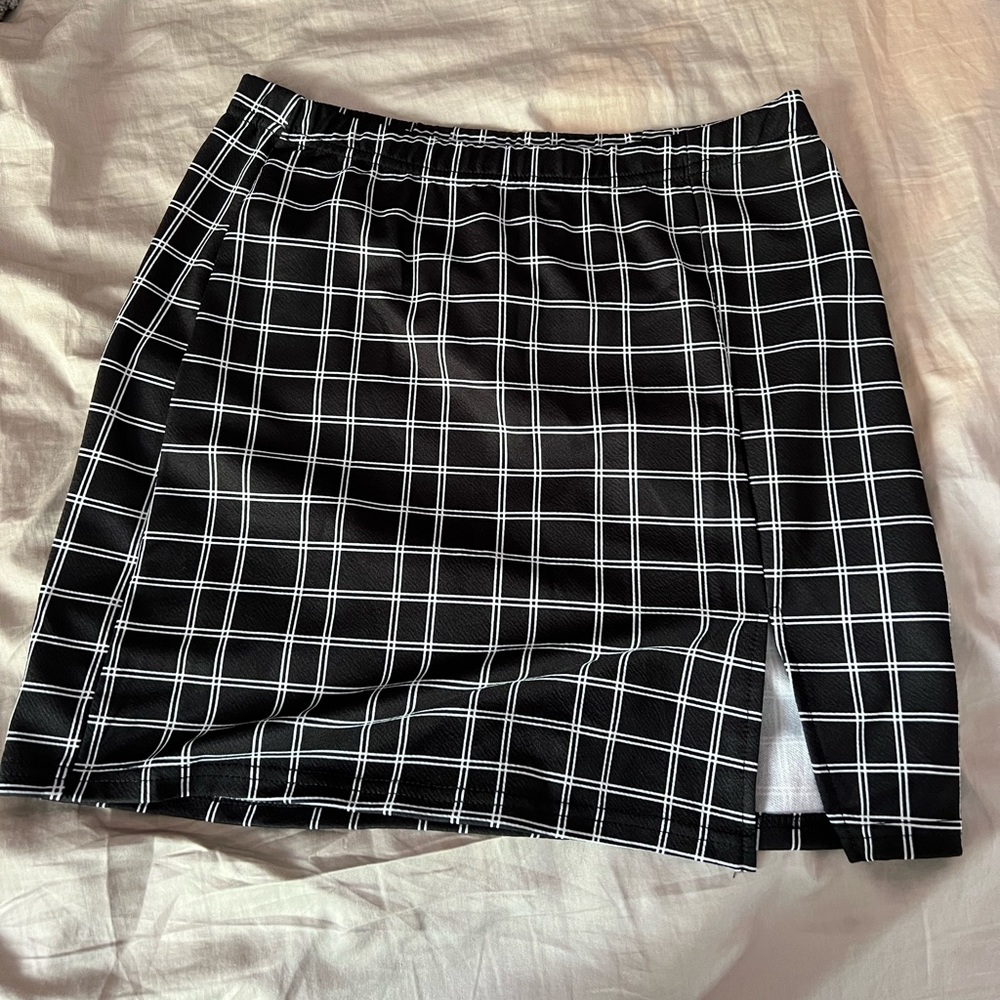 SKIRT with a small slit